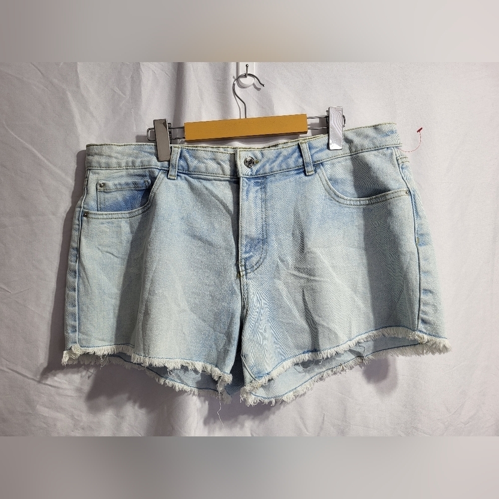 Denim&Co Light Wash Jean Shorts, Size 18 (36)